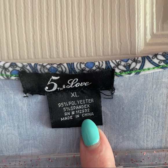 Beautiful Dress with Front Element - Picture 4 of 13